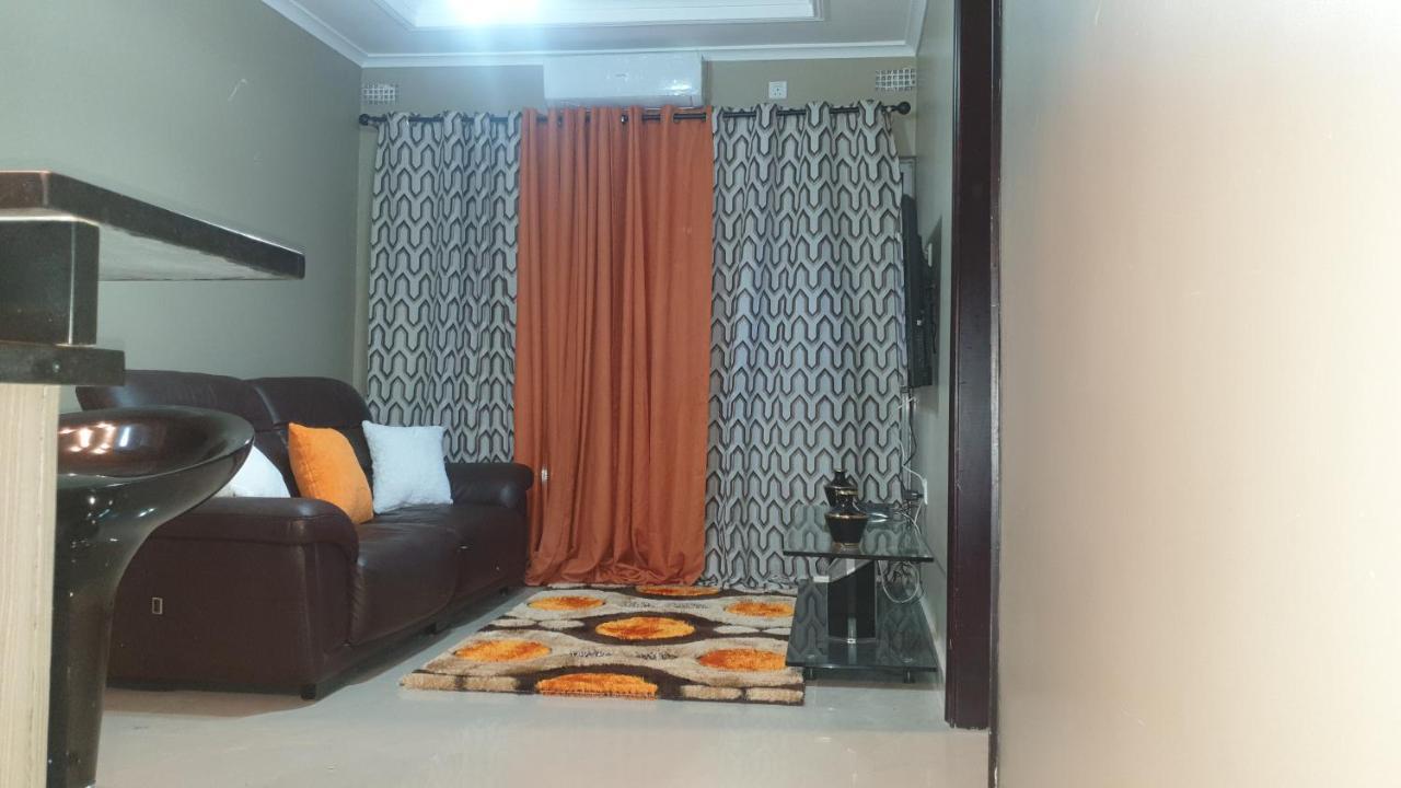Lukundo Place ลุซากา ภายนอก รูปภาพ